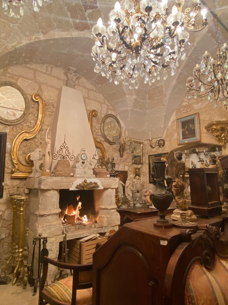 Stanza segreta di un antiquario